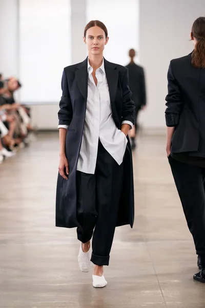 Look 17